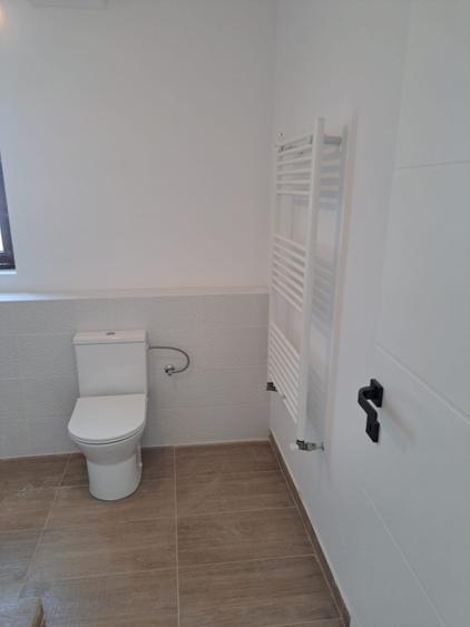 Casă individuală cu 4 camere cu Canalizare în Domnești