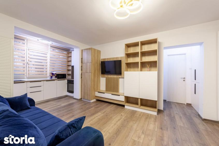 Apartament cu 3 camere semidecomandat, mobilat în Calea București
