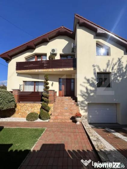 Casă cu 7 camere cu Teren 330 Mp în Burdea