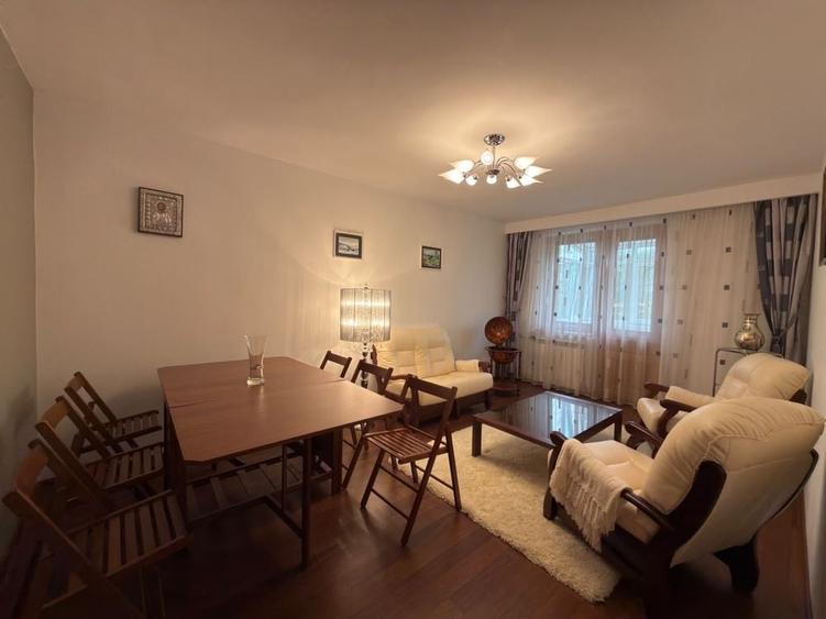 Apartament cu 3 camere decomandat în Central