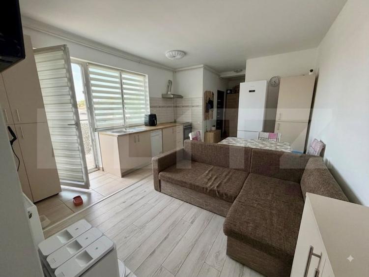 Apartament cu 3 camere semidecomandat, mobilat în Florești