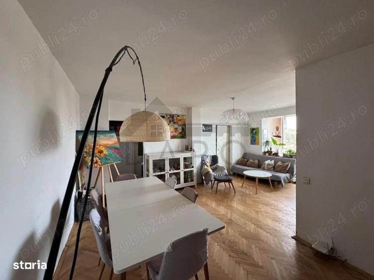 Apartament cu 4 camere decomandat în Central