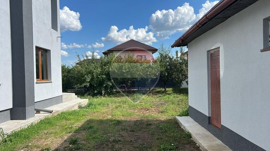 Casă individuală cu 5 camere cu Teren 570 Mp în Săftica