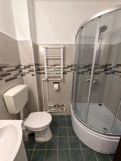 Apartament cu 3 camere decomandat, mobilat în Băneasa