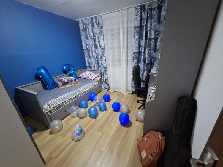 Apartament cu 4 camere decomandat în Titan