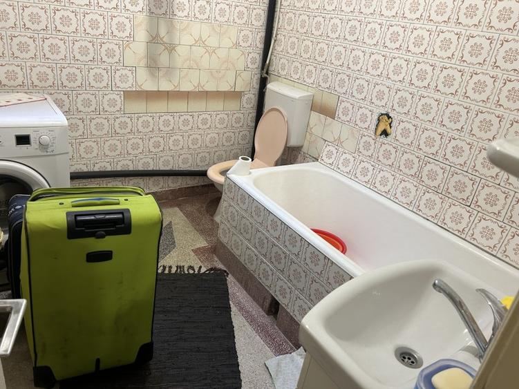 Casă individuală cu 3 camere cu Canalizare în Trocadero
