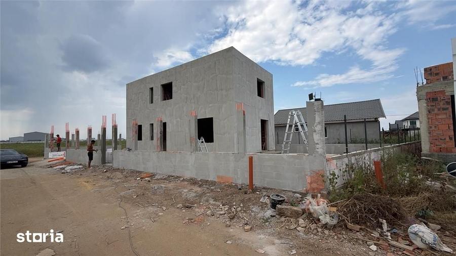 Casă cu 5 camere cu Teren 310 Mp în Central