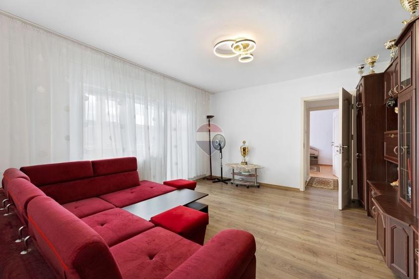 Apartament cu 2 camere semidecomandat, mobilat în Micălaca