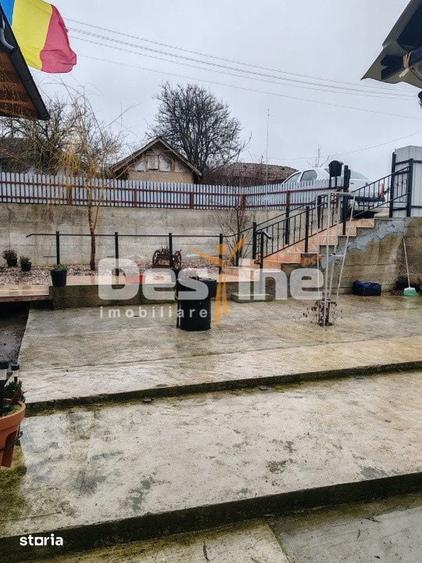 Casă cu 5 camere cu Teren 3000 Mp în Muntenii de Jos