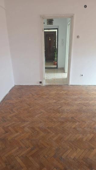 Apartament cu 2 camere semidecomandat în Crihala