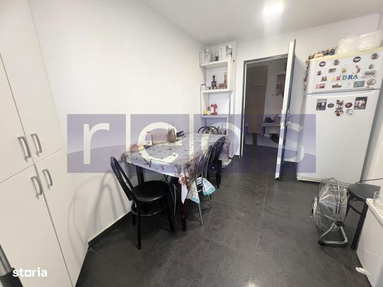 Apartament cu 4 camere semidecomandat în Crângași