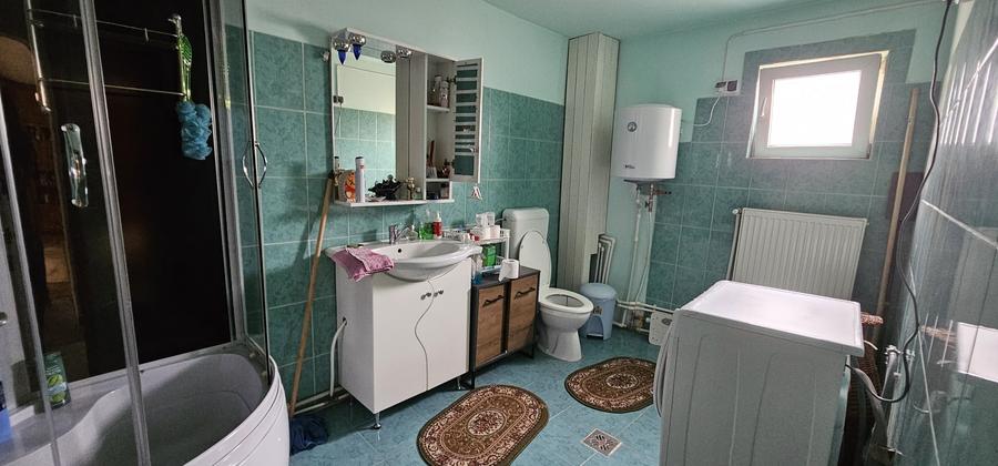 Casă individuală cu 4 camere cu Canalizare în Comănești