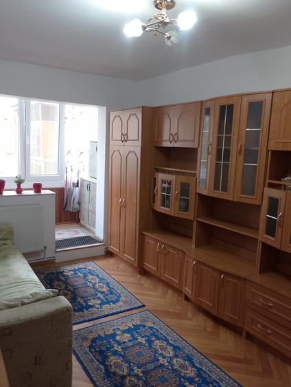 Apartament cu 2 camere semidecomandat în Girocului