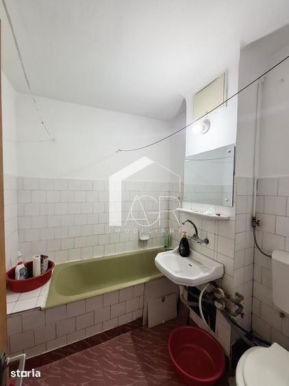 Apartament cu 3 camere decomandat în Republicii