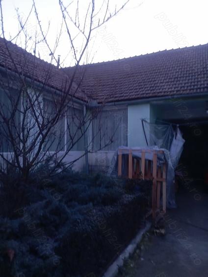 Casă cu 6 camere cu Teren 3100 Mp în Pișchia