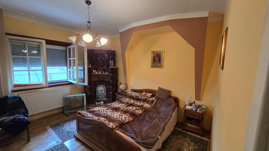 Casă individuală cu 5 camere cu Garaj în Petrești