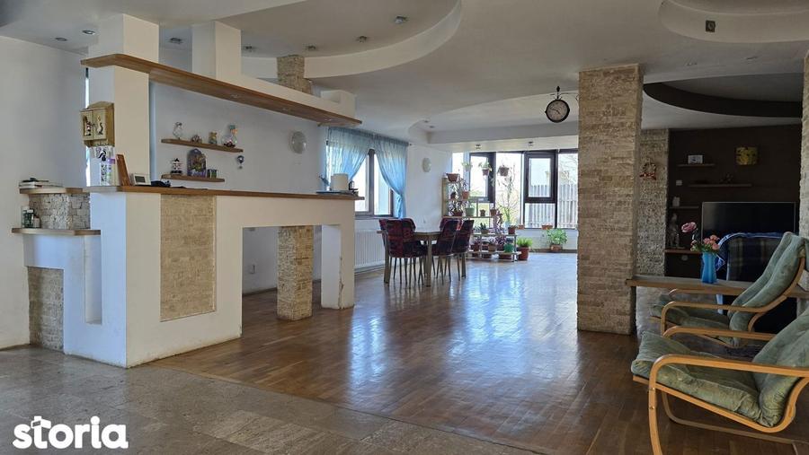 Casă cu 5 camere cu Teren 900 Mp în Zăvoi