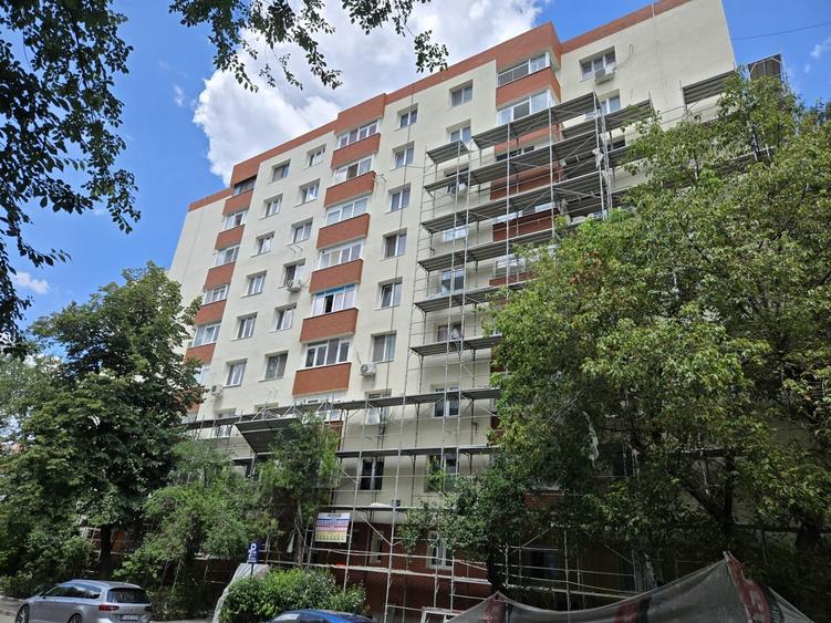 Apartament cu 4 camere decomandat în Chișinau