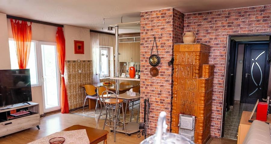 Apartament cu 3 camere decomandat, mobilat în Central