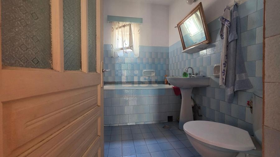 Casă cu 3 camere cu Teren 449 Mp în Central