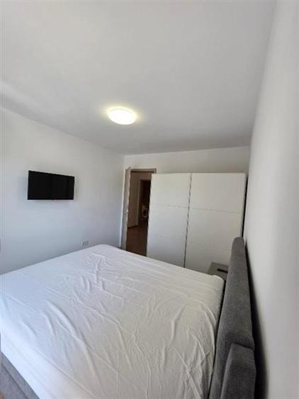 Apartament cu 2 camere decomandat, mobilat în Tractorul