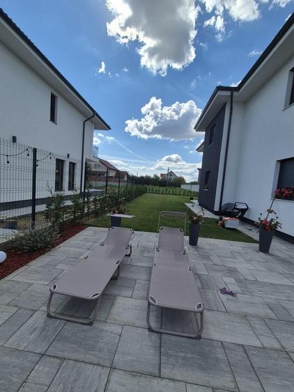 Casă cu 4 camere în Exterior Vest