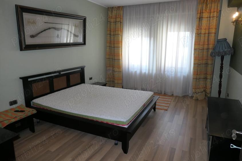 Apartament cu 4 camere decomandat în Central