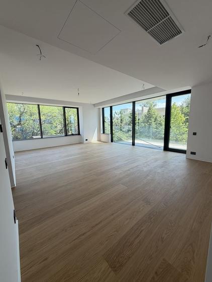 Apartament cu 4 camere decomandat în Lacul Tei