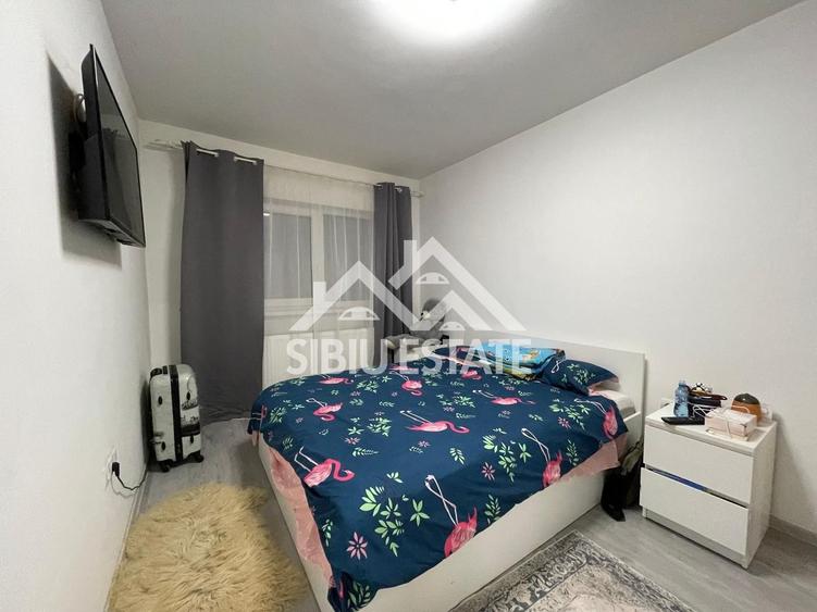 Apartament cu 3 camere semidecomandat, mobilat în Șelimbăr — fotografia 2