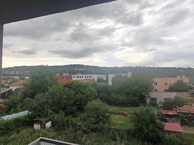 Apartament cu 2 camere decomandat în Exterior Vest