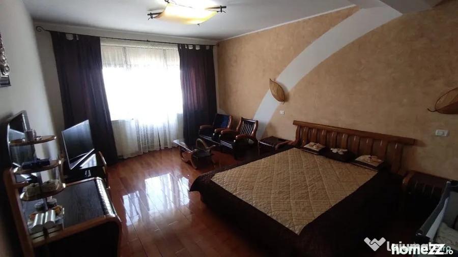 Casă cu 7 camere cu Teren 330 Mp în Stadion