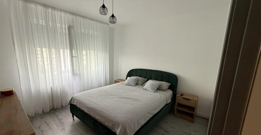 Apartament cu 3 camere decomandat, mobilat în Alexandru cel Bun