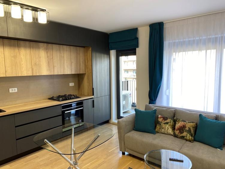 Apartament cu 3 camere decomandat în Domenii