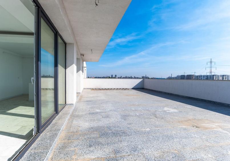 Apartament cu 4 camere semidecomandat în Metalurgiei