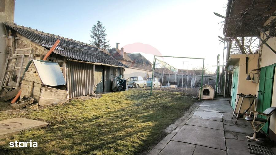 Casă cu 7 camere cu Teren 317 Mp în Central