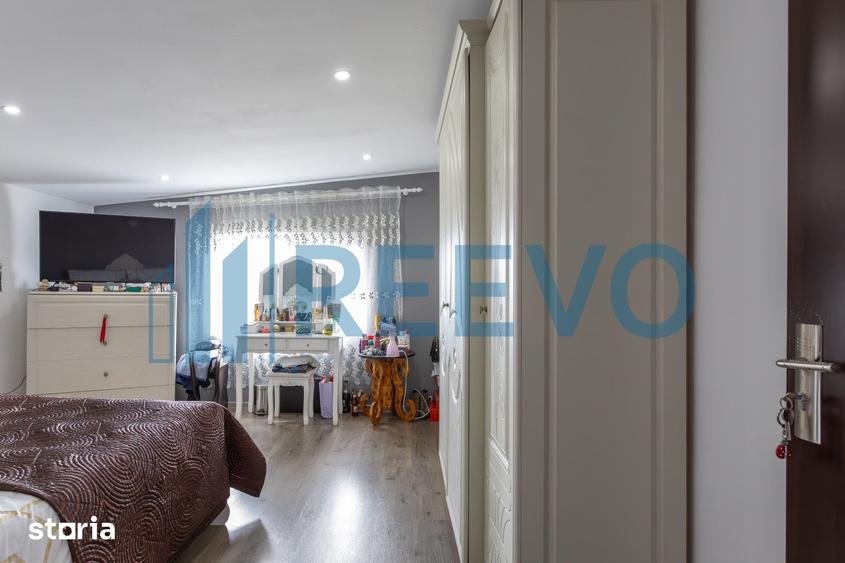 Casă cu 7 camere cu Teren 735 Mp în Letea Veche