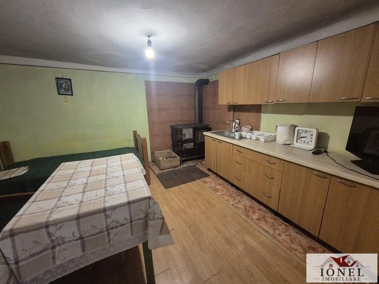 Casă individuală cu 4 camere cu Teren 1974 Mp în Stremț