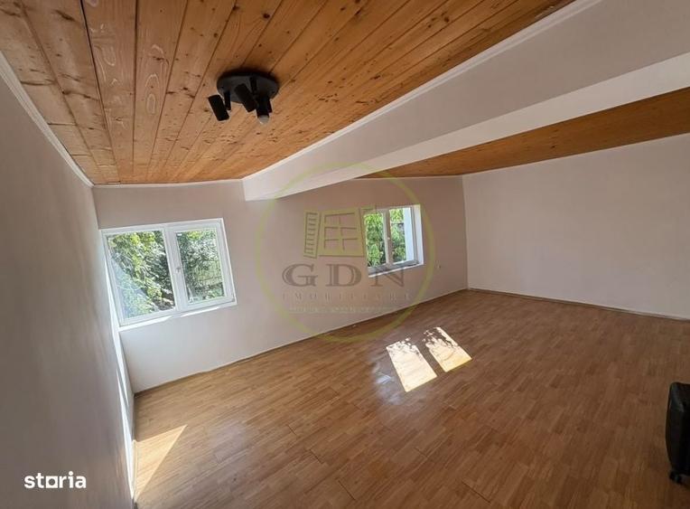 Casă cu 3 camere în Rotbav