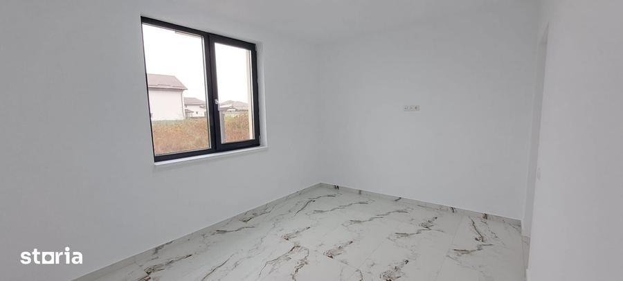 Casă cu 3 camere cu Teren 500 Mp în Săbăreni