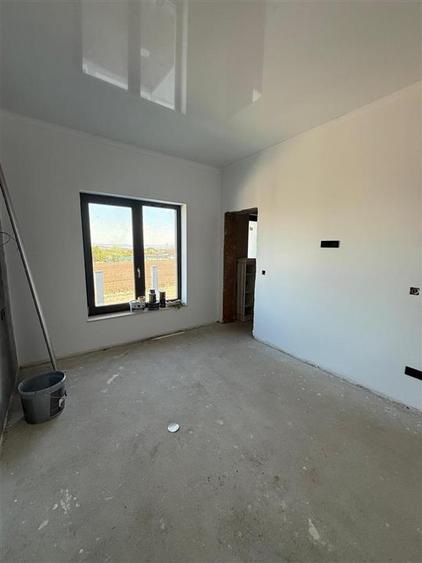 Casă individuală cu 4 camere cu Teren 450 Mp în Breazu
