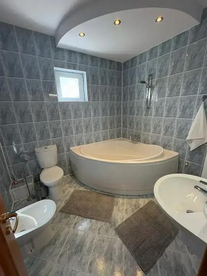 Casă cu 5 camere cu Canalizare în Pipera