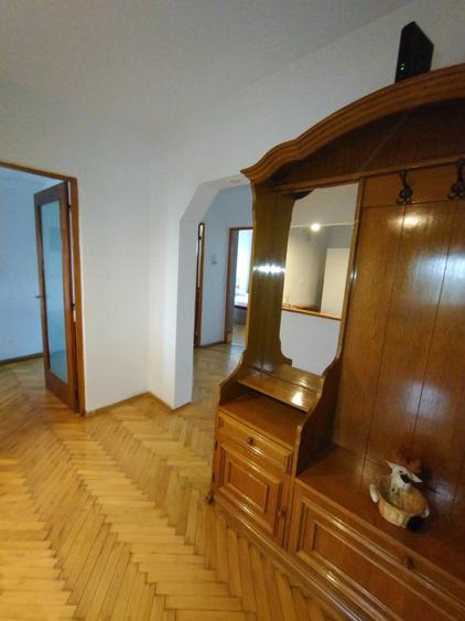 Apartament cu 3 camere decomandat în Tomis III