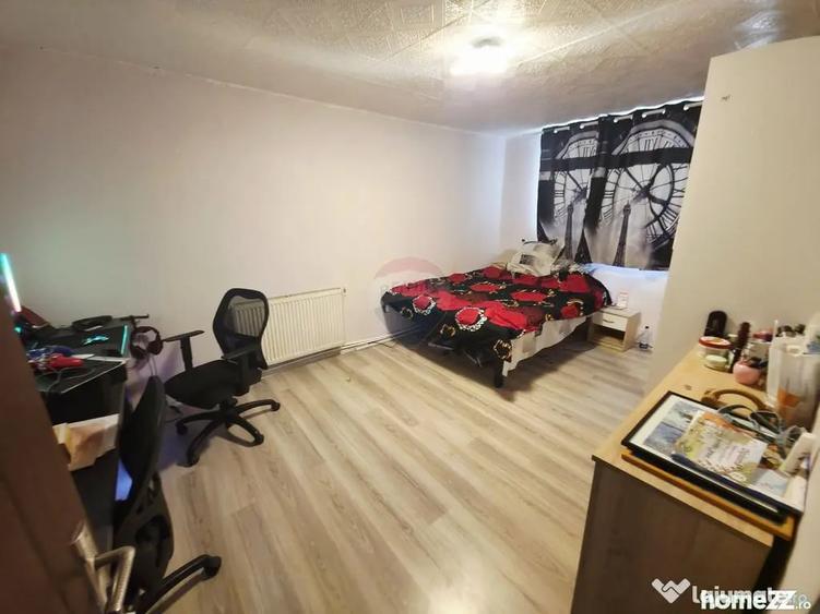 Apartament cu 4 camere decomandat în Mărăței