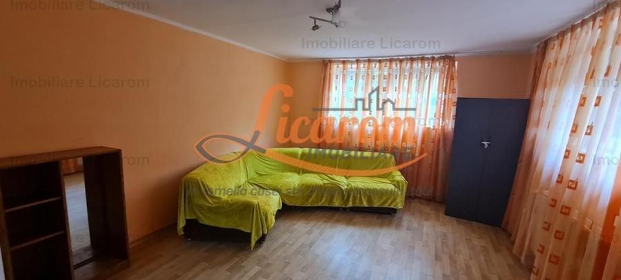 Casă individuală cu 6 camere semidecomandat cu Canalizare în Astra