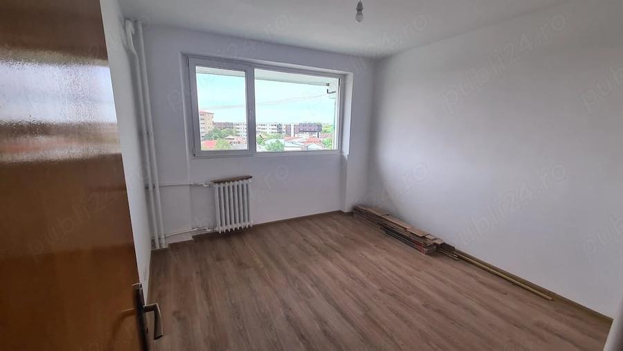 Apartament cu 3 camere decomandat în Drumul Taberei