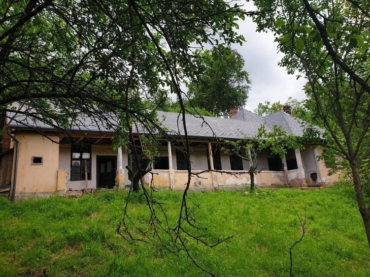 Casă cu 4 camere în Stâna