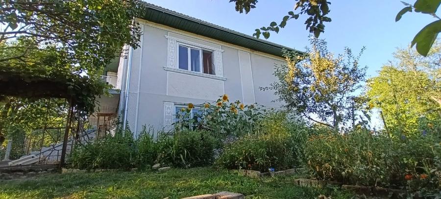 Casă individuală cu 3 camere cu Teren 3500 Mp în Prislop