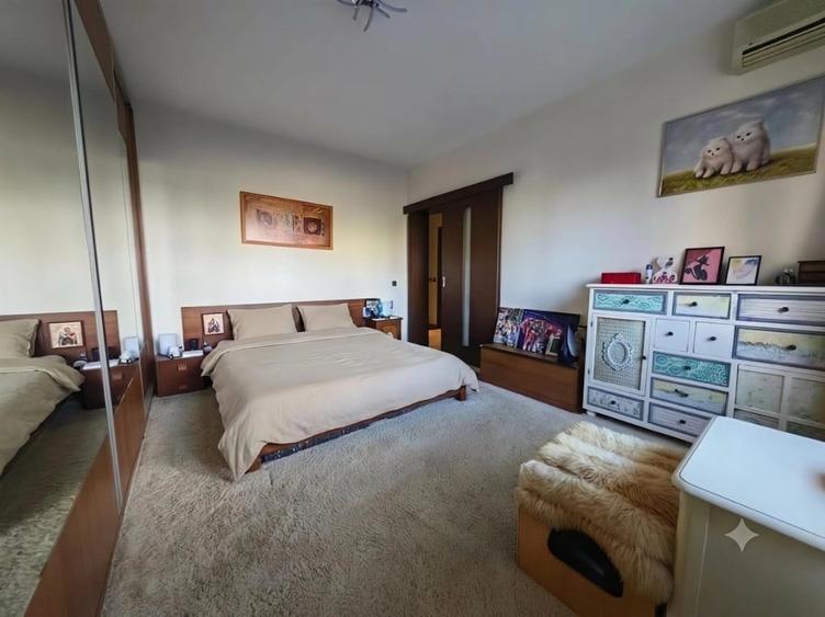 Apartament cu 3 camere decomandat în Uverturii