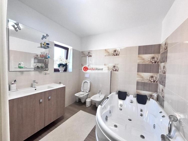 Casă individuală cu 4 camere cu Teren 230 Mp în Lipoveni