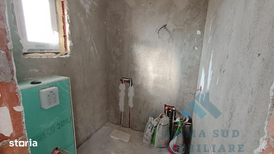 Casă cu 10 camere cu Teren 700 Mp în Furnica